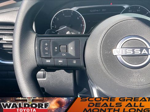 Used 2022 Nissan Rogue SV image 23