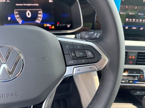 Certified 2025 Volkswagen Jetta SE image 16