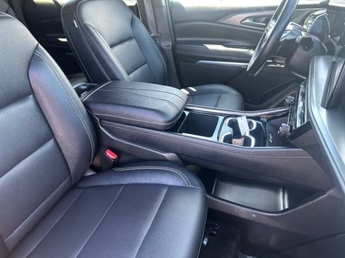 Used 2025 Chevrolet Traverse LT FWD image 12