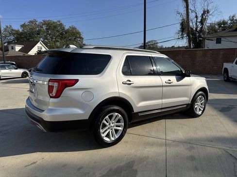 Used 2017 Ford Explorer XLT w/ Equipment Group 201A image 7