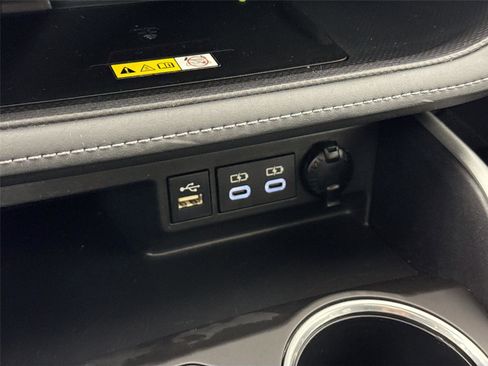 Certified 2023 Toyota Highlander XLE image 29