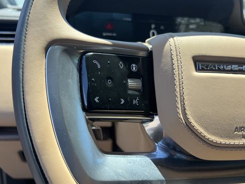 Used 2025 Land Rover Range Rover SE AWD/4WD image 22