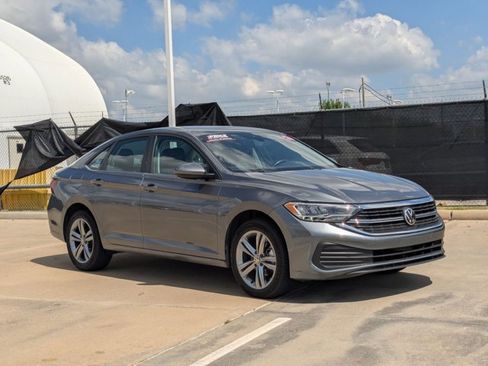 Used 2025 Volkswagen Jetta S image 3