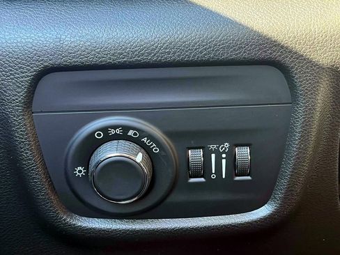 Certified 2023 Jeep Grand Cherokee Laredo image 21