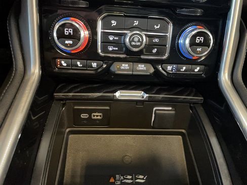 Used 2023 GMC Yukon XL Denali w/ Denali Reserve Package image 19