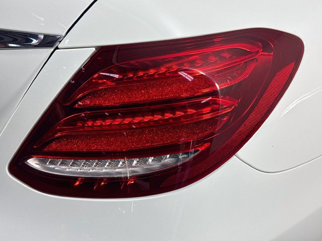 Used 2018 Mercedes-Benz E 300 image 32