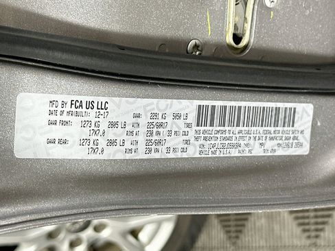 Used 2018 Jeep Cherokee Latitude w/ Cold Weather Group FWD image 12