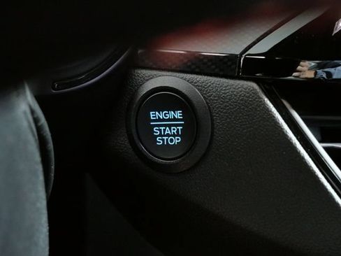Certified 2025 Ford Escape ST-Line AWD/4WD image 24