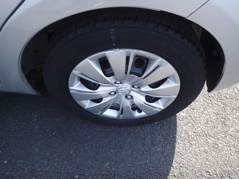 Used 2012 Toyota Yaris LE image 21