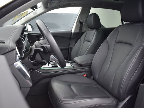 Used 2023 Audi Q8 Premium Plus image 12