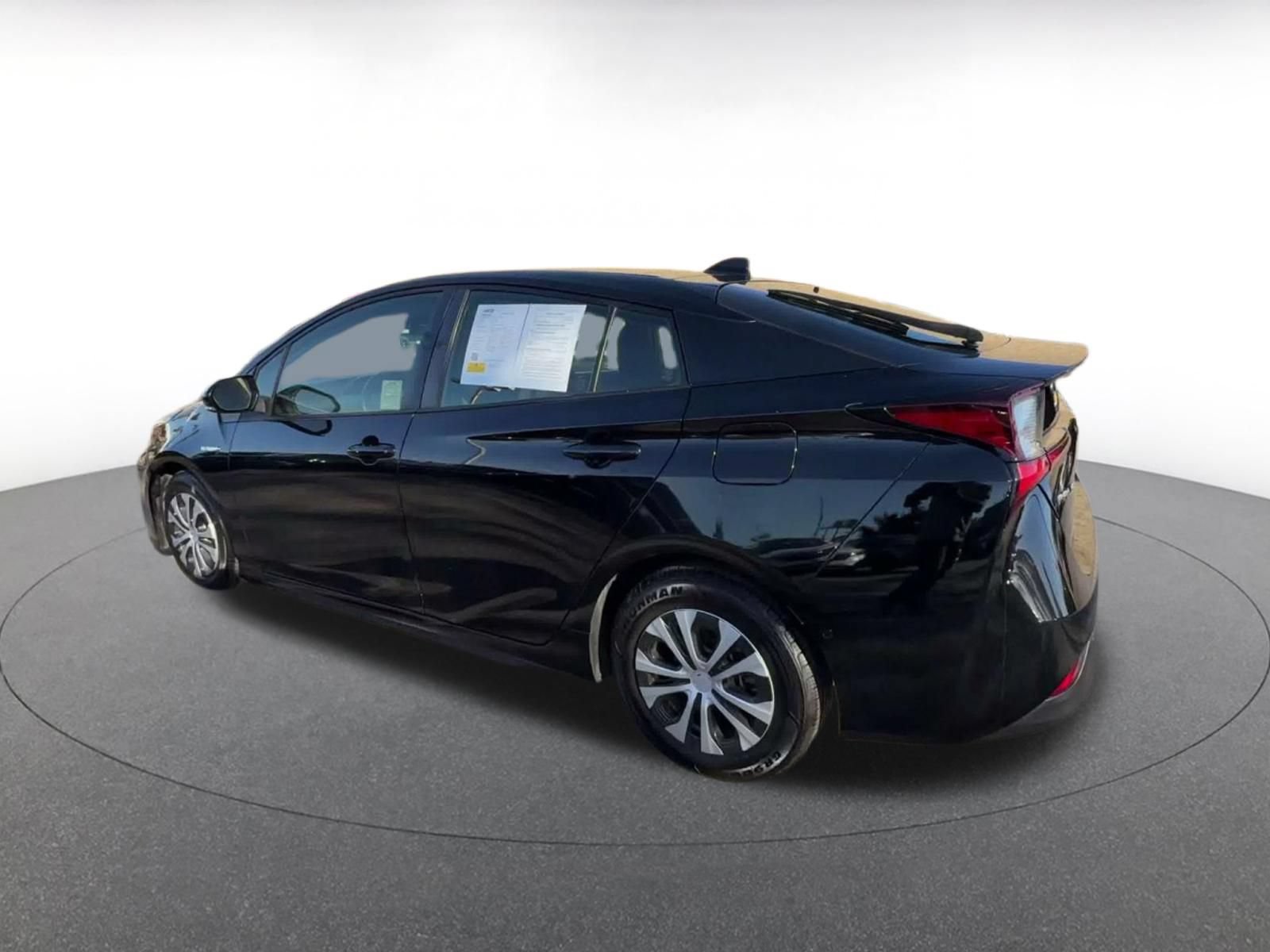Used 2022 Toyota Prius LE FWD image 9
