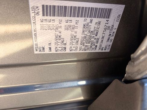 Used 2024 Nissan Rogue S FWD image 32