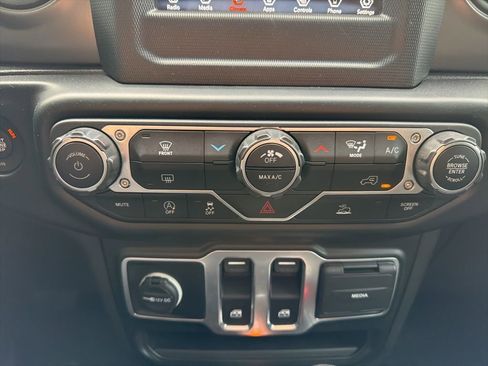 Used 2022 Jeep Wrangler Willys image 17