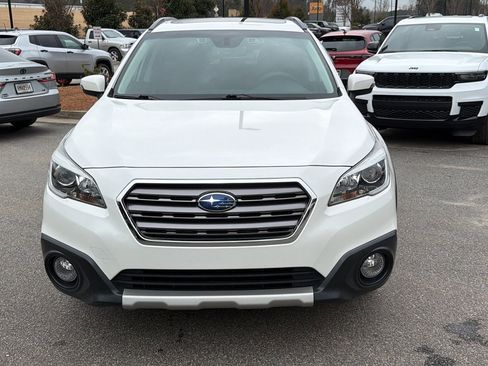 Used 2017 Subaru Outback 2.5i Touring image 3