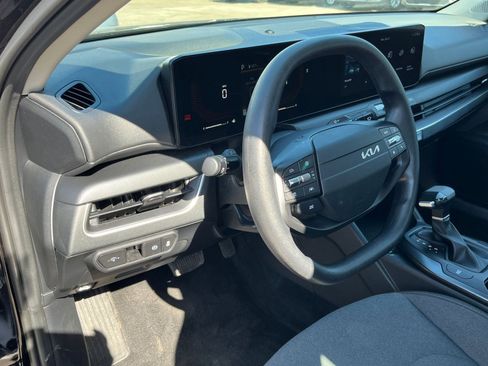 Used 2025 Kia K4 LXS image 33