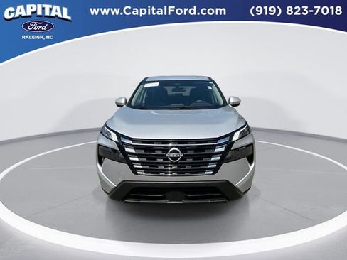 Used 2025 Nissan Rogue SV FWD image 3