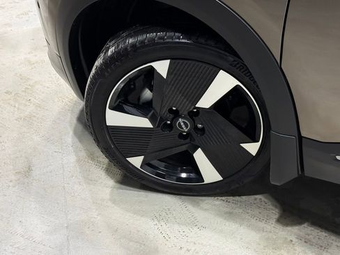 Certified 2025 Nissan Kicks SR image 7