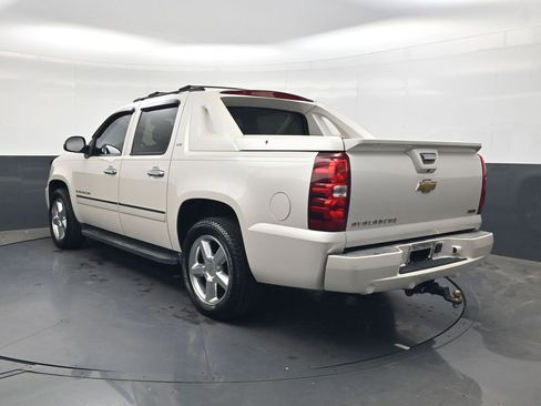 Used 2011 Chevrolet Avalanche LTZ AWD/4WD image 6