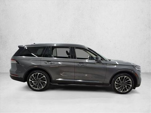 Used 2022 Lincoln Aviator Reserve w/ Equipment Group 201A RWD image 4