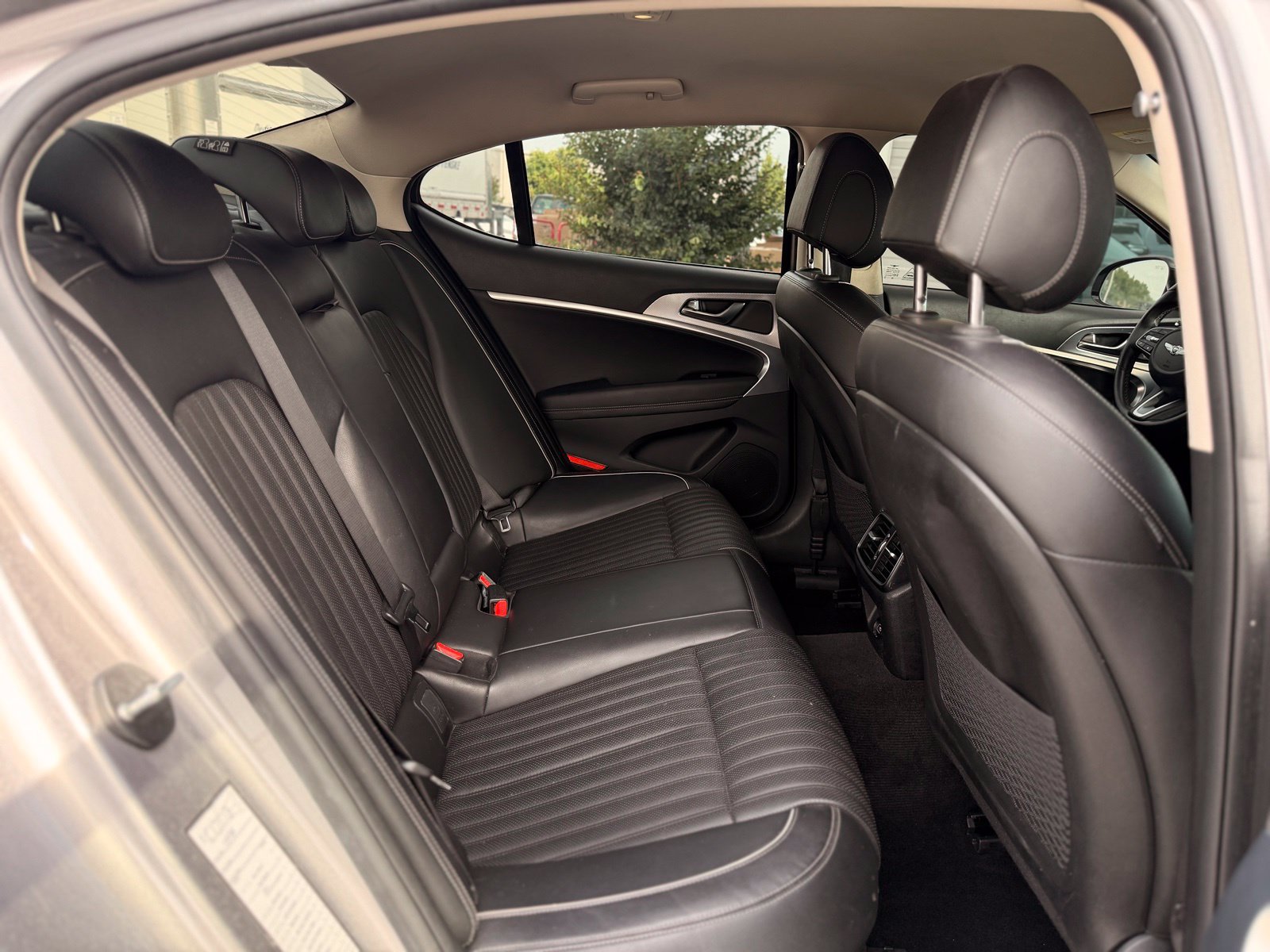 Used 2022 Genesis G70 3.3T RWD image 18