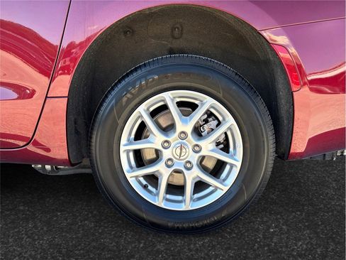 Used 2023 Chrysler Voyager LX image 14