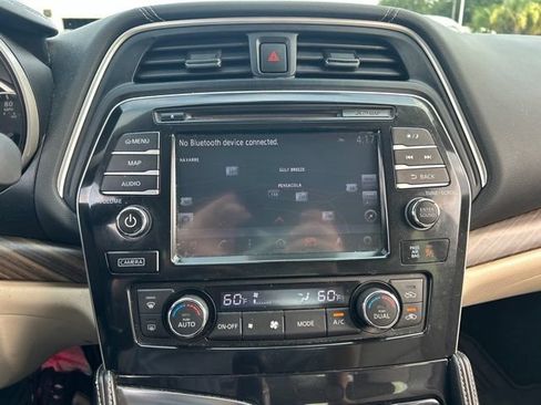 Used 2016 Nissan Maxima Platinum w/ Interior Lighting Package FWD image 25