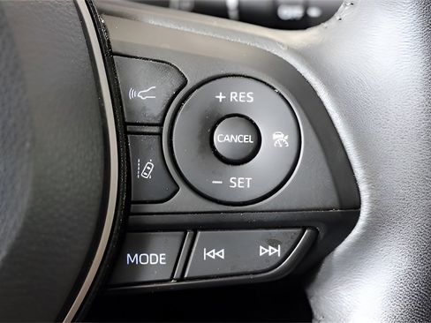 Used 2020 Toyota RAV4 XLE Premium image 25