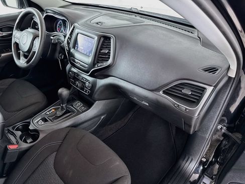 Used 2019 Jeep Cherokee Latitude w/ Popular Appearance Group FWD image 28