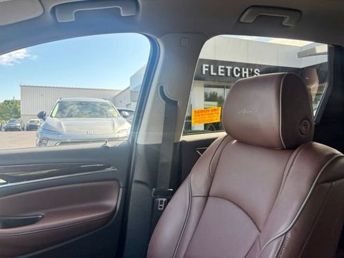 Used 2021 Buick Enclave Avenir w/ Avenir Technology Package AWD/4WD image 11