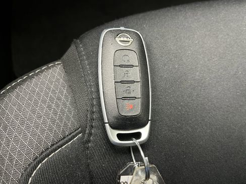 Used 2024 Nissan Pathfinder SV image 25