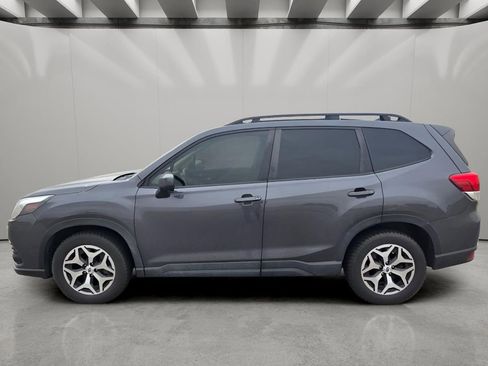 Used 2024 Subaru Forester Premium AWD/4WD image 2