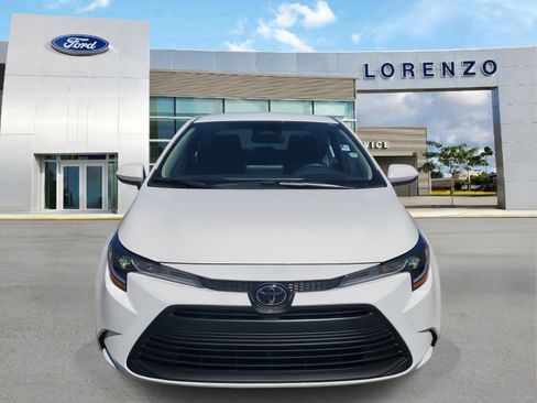 Used 2025 Toyota Corolla LE image 2
