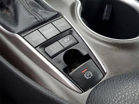 Used 2021 Toyota Camry LE image 22