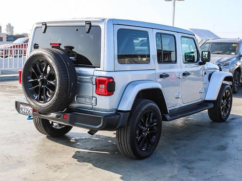 Used 2022 Jeep Wrangler Unlimited Sahara w/ Cold Weather Group AWD/4WD image 9
