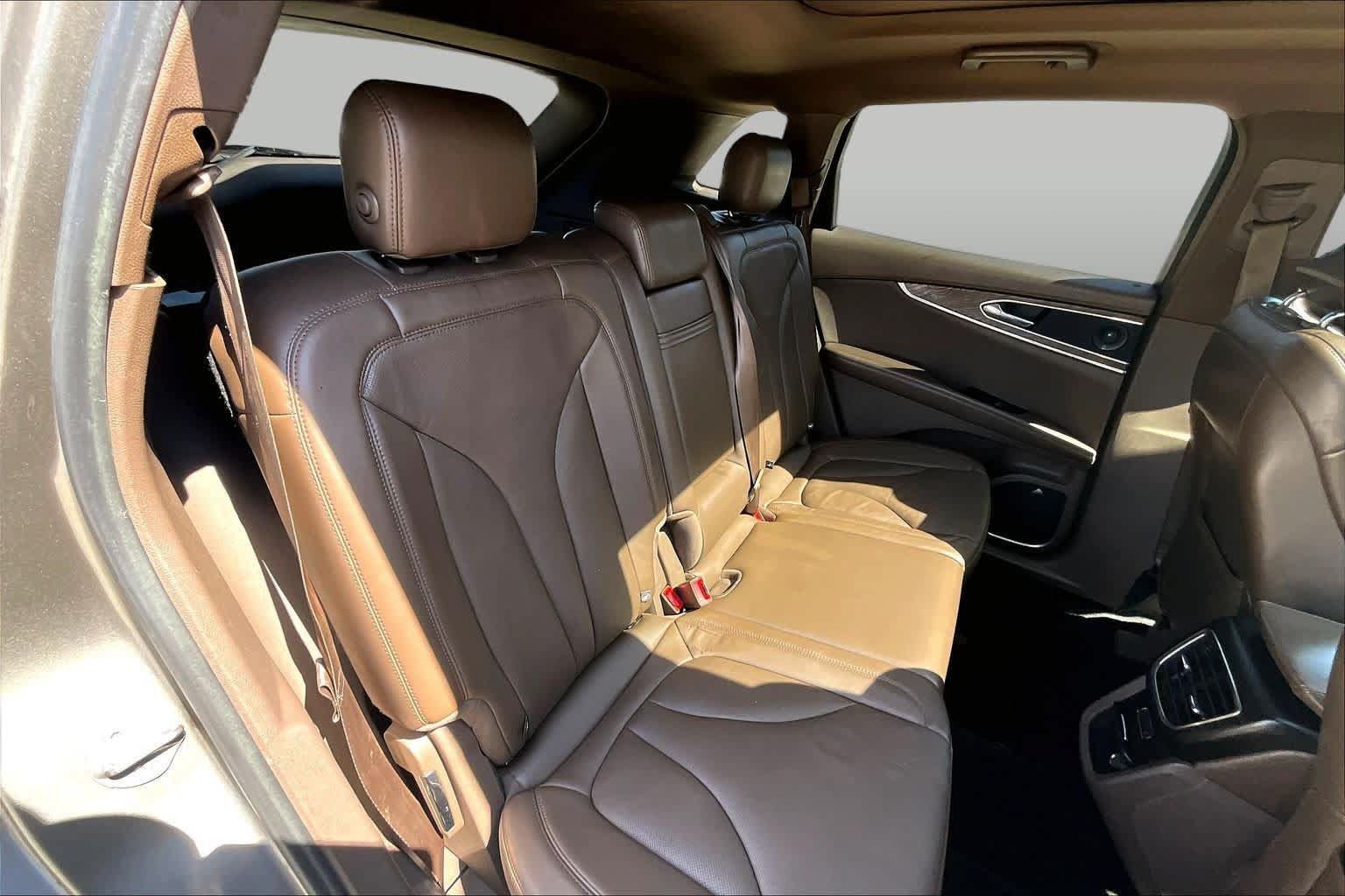 Used 2016 Lincoln MKX Reserve w/ Technology Package FWD image 19