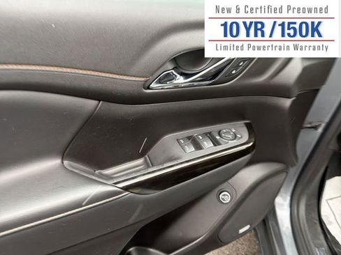 Used 2022 GMC Acadia AT4 image 15