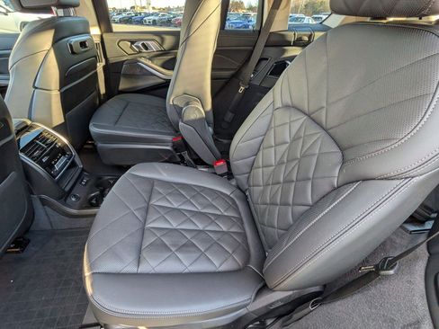 Used 2025 BMW X7 xDrive40i w/ Premium Package image 29