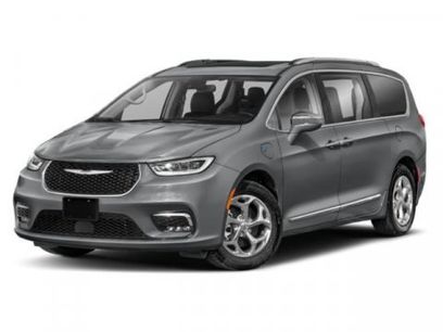Used 2021 Chrysler Pacifica Limited w/ Uconnect Theater Family Group