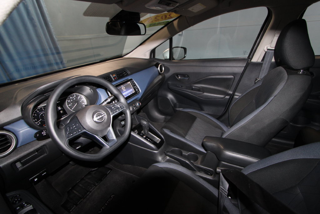 Used 2025 Nissan Versa SV FWD image 2