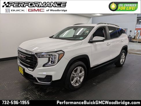 Used 2023 GMC Terrain SLE w/ Driver Convenience Package image 1
