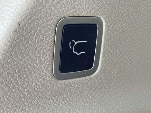 Certified 2023 Chrysler Pacifica Touring-L FWD image 43