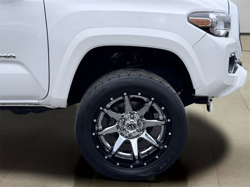 Used 2021 Toyota Tacoma TRD Sport w/ Technology Package image 46