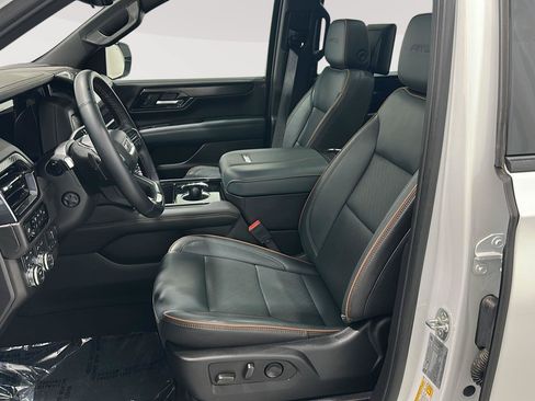 Used 2025 GMC Yukon AT4 w/ AT4 Premium Plus Package AWD/4WD image 17