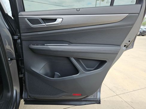 Used 2025 Volkswagen Atlas Cross Sport SE image 26