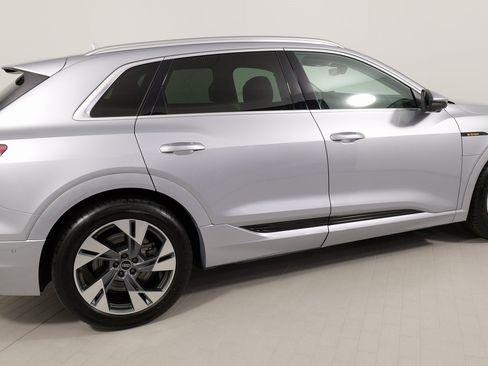 Used 2022 Audi e-tron Premium Plus w/ Premium Plus Package image 27