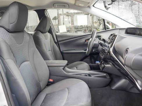 Used 2016 Toyota Prius Two w/ Preferred Accessory Package FWD image 16