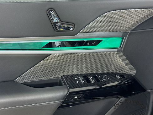 Used 2024 BMW 760i xDrive w/ Luxury Rear Seating Package image 24