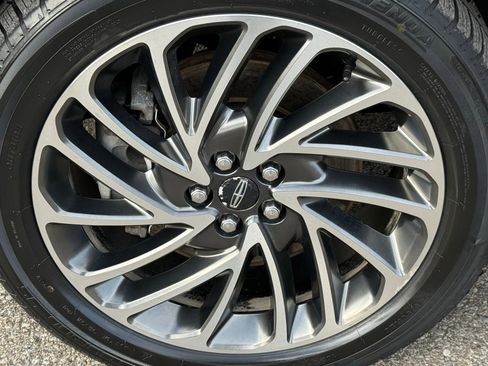 Used 2019 Lincoln Nautilus Reserve image 47