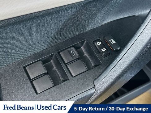 Used 2015 Toyota Corolla L image 16