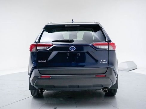Used 2021 Toyota RAV4 XLE Premium image 4